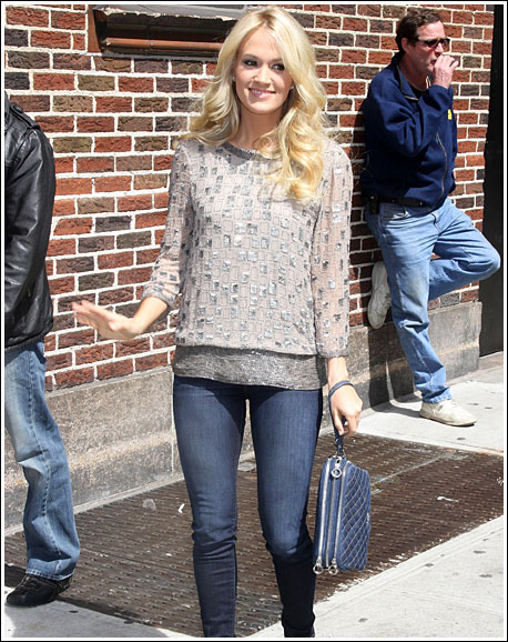 Popoholic » Blog Archive » Carrie Underwood's Wicked Little Legs