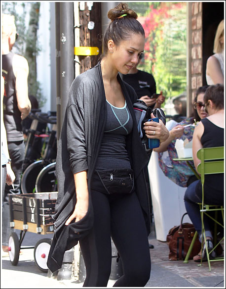 Popoholic » Blog Archive » Jessica Alba Busting Out Big Time For Her Gym  Workout!
