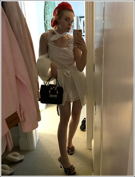 Popoholic Blog Archive Elle Fanning Selfies Her Sexy Little Legs