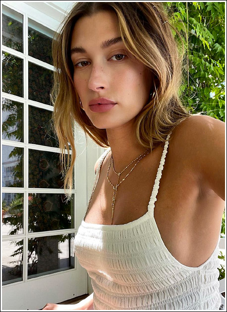Popoholic » Blog Archive » Eiza Gonzalez Selfies Her Massive Braless Boobs  Popping Out Of Her Dress!