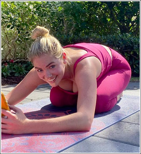 Penelope yoga instagram