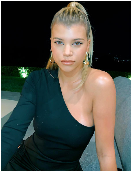 Popoholic » Blog Archive » Sofia Richie Gets Leggy And Revealing
